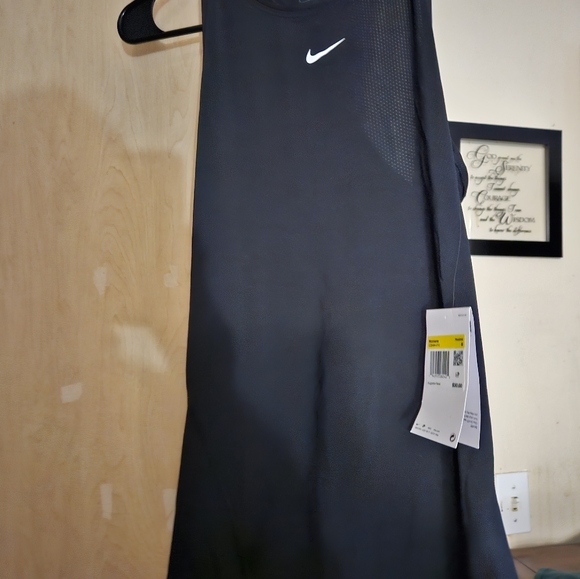 Brand new nike - Picture 2 of 2